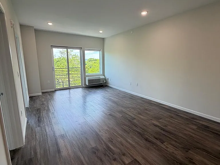 315 Lake St #202 — Photo 6