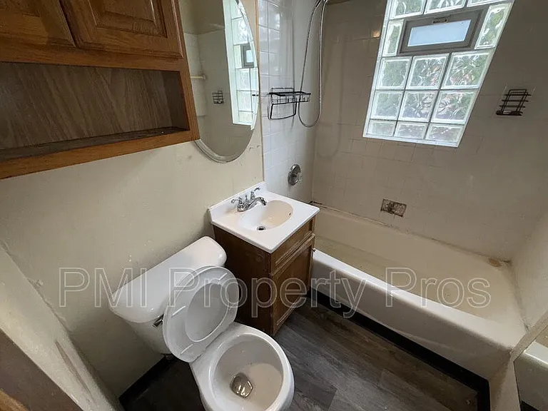 2439 N Dr William Finlayson St — Photo 2