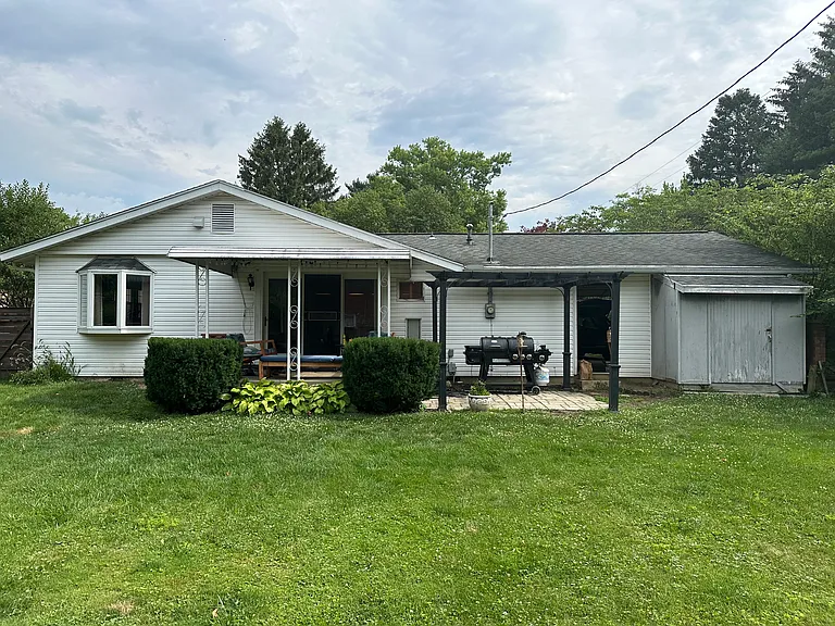 180 Lisa Ln — Photo 2