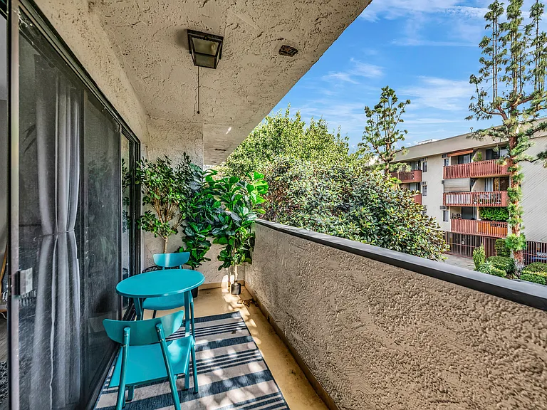 837 N West Knoll Dr #205 — Photo 24
