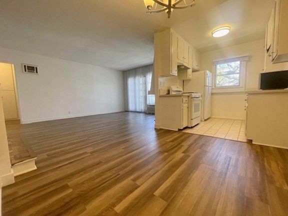5th image of 1419 S Bentley Ave APT 201