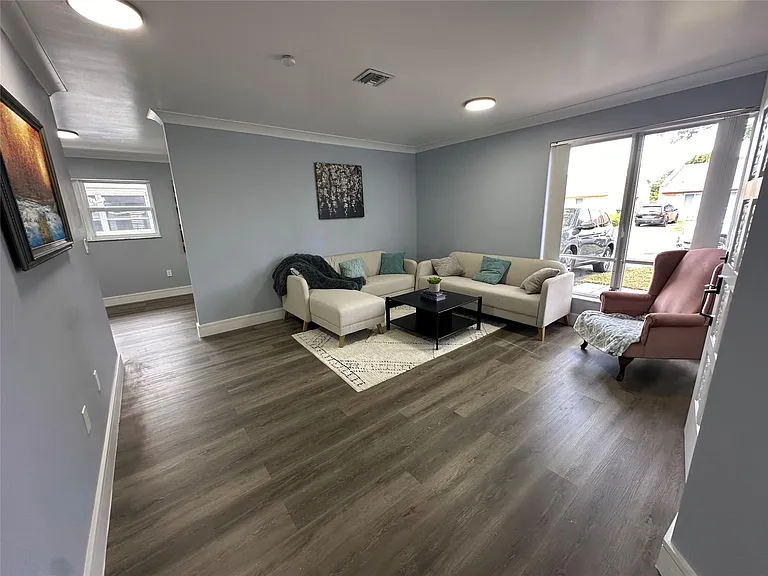 814 SW 12th Pl — Photo 9