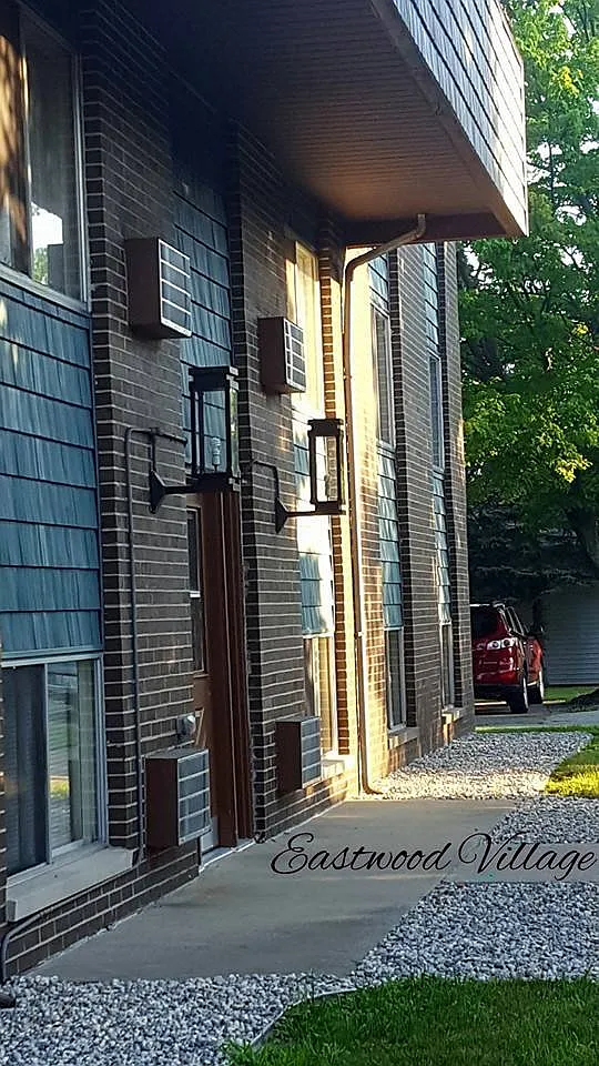 Eastwood Village Apartments — Photo 4