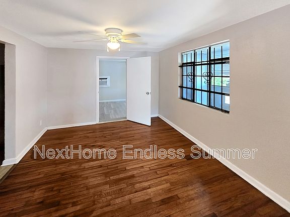 4th image of 714 Superior St