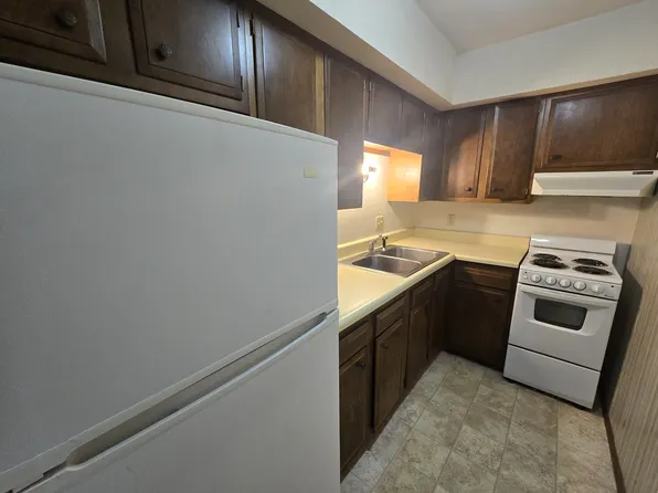 101 16th Ave NW APT 19, Independence, IA 50644