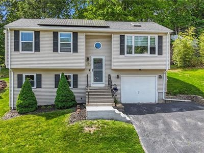 15 Lawnacre Dr, North Providence, RI, 02911