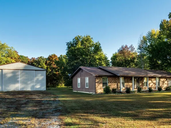 13251 Forest Ln, Benton, IL 62812
