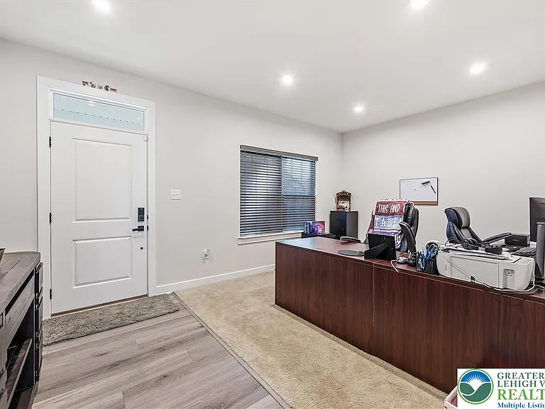 817 Hendon Ln N — Photo 15