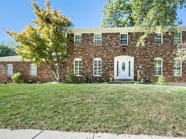 1587 Narrows Dr, Chesterfield, MO 63017