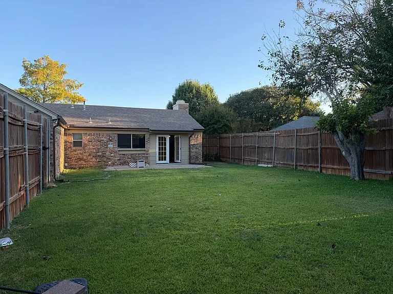 3901 Las Brisas Dr — Photo 46