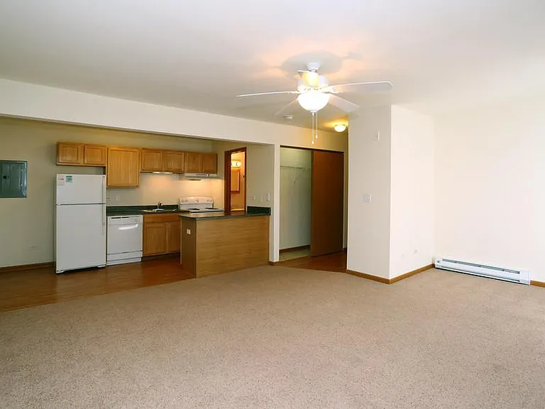 Willow Brooke Apartments — Photo 11