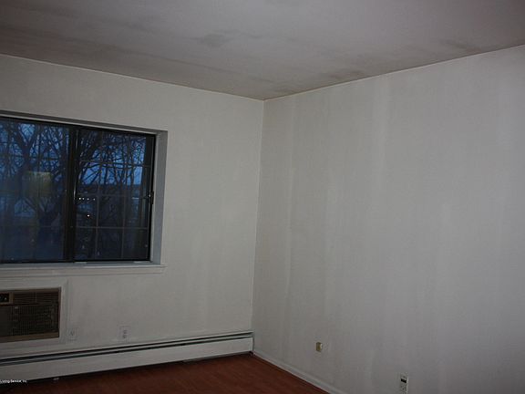 4th image of 2 Elmwood Park Dr APT 709