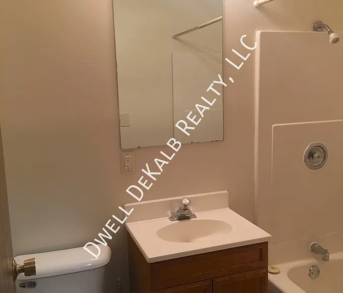 818 Greenbrier Rd #C — Photo 4