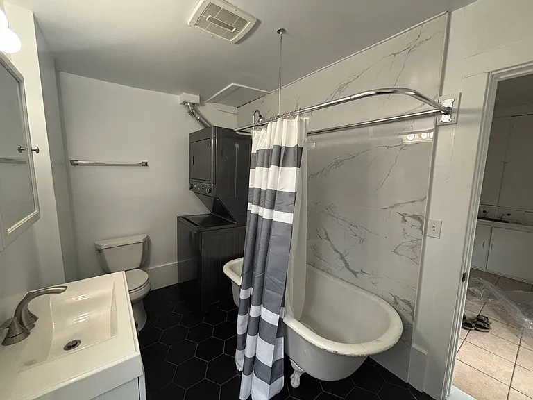 1412 Monroe St NE — Photo 11