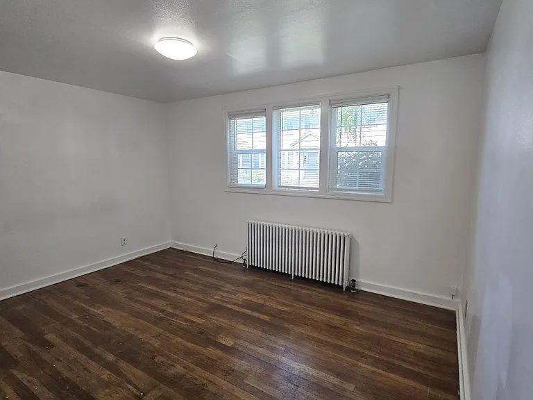 449 NE Winchester St — Photo 5