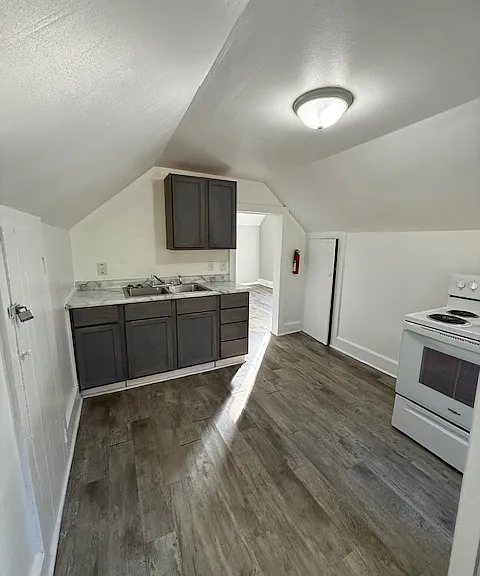 1826 Vanzee St #2 — Photo 3