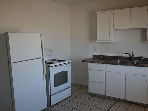 4th image of 1007 C St APT 2
