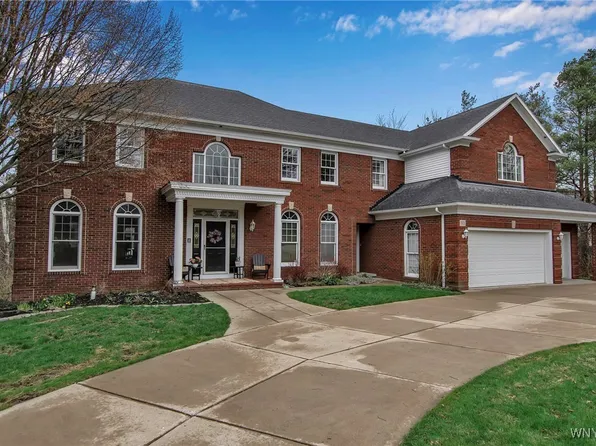 165 Fox Meadow Ln, Orchard Park, NY 14127