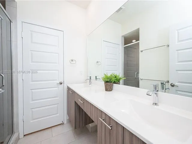 4640 NW 84th Ave — Photo 14