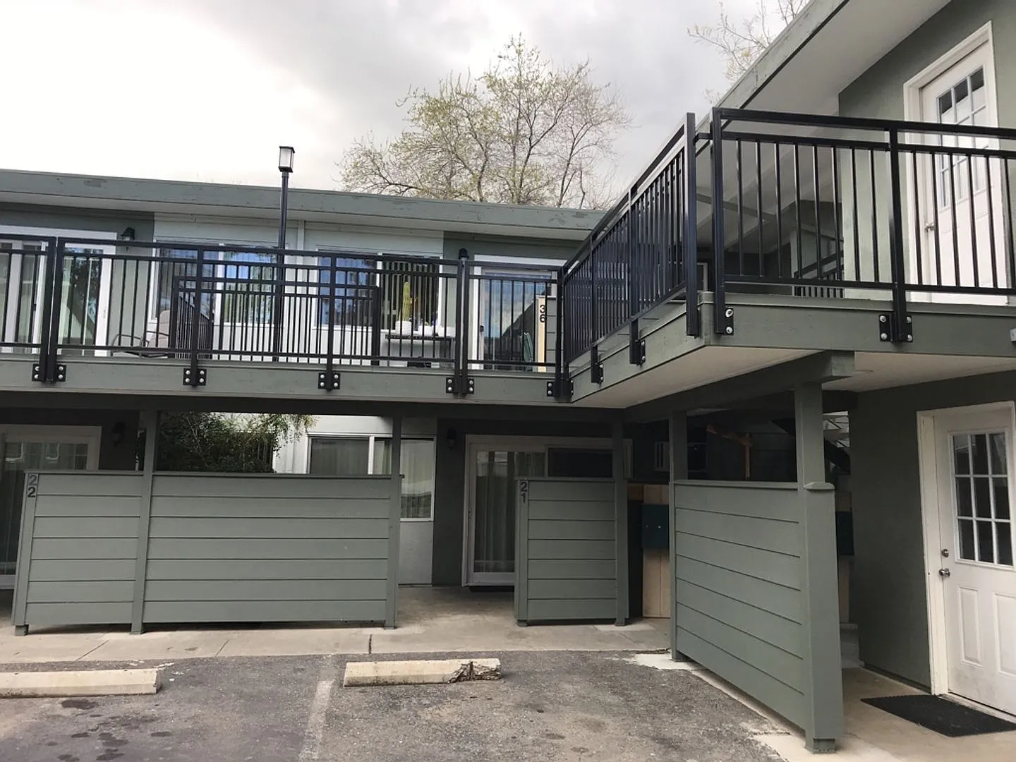 Univ. Pines — Photo 2