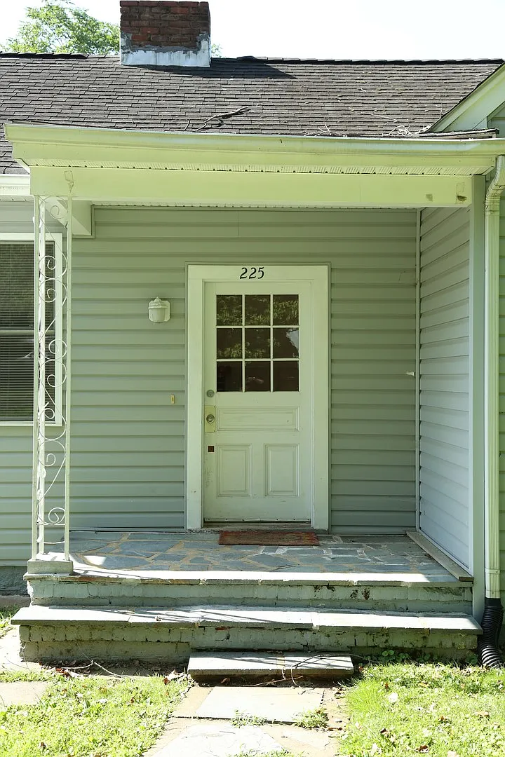 225 Shamrock Rd — Photo 2