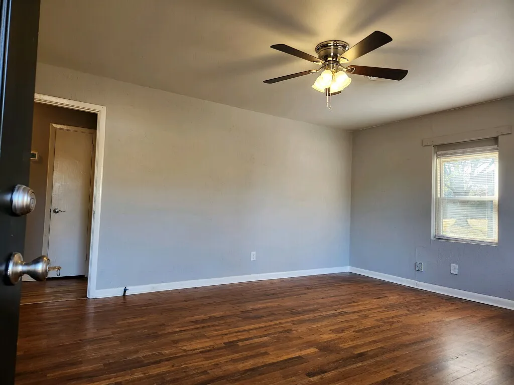 2 bed, 1007 sqft, $1,155 — Photo 2