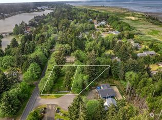 127 Glover Ct NE, Ocean Shores, WA