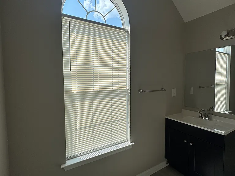 122 Wexford Dr E — Photo 20