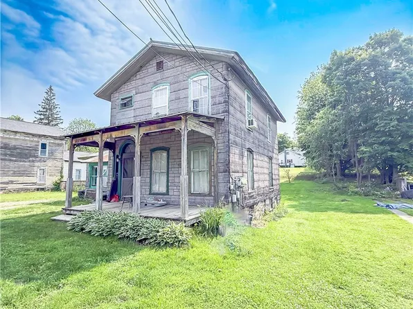 31 Salina St, Lacona, NY 13083