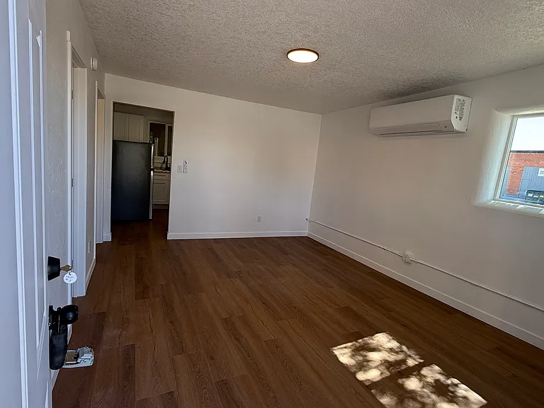 469 W 2nd St #2 — Photo 8