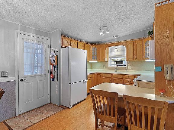 3rd image of 1000 Oak Leaf Ln #33