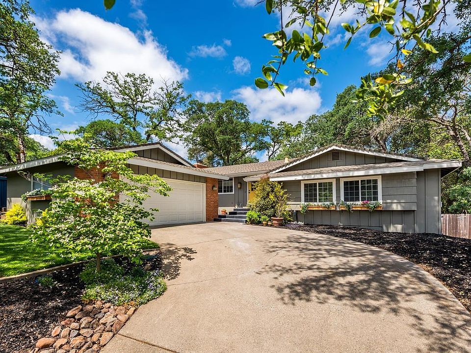 1st image of 983 King James Way