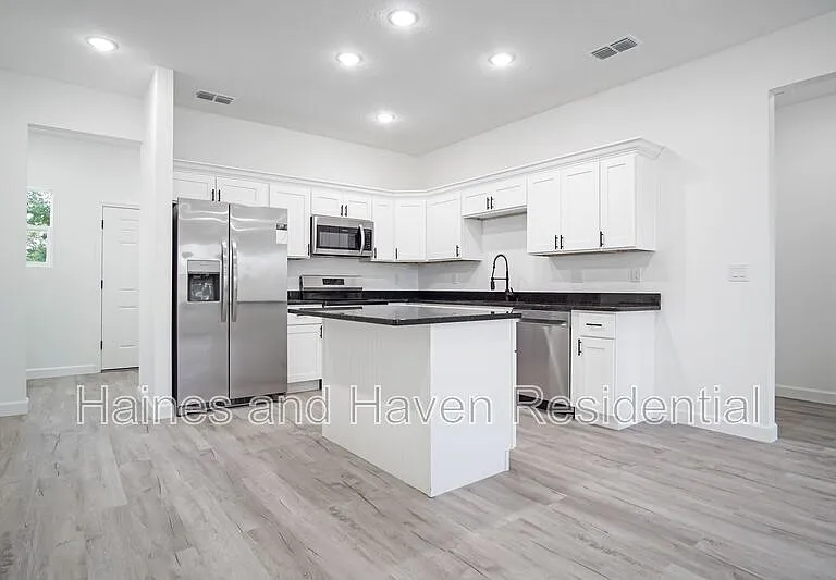 304 Pearl St — Photo 8