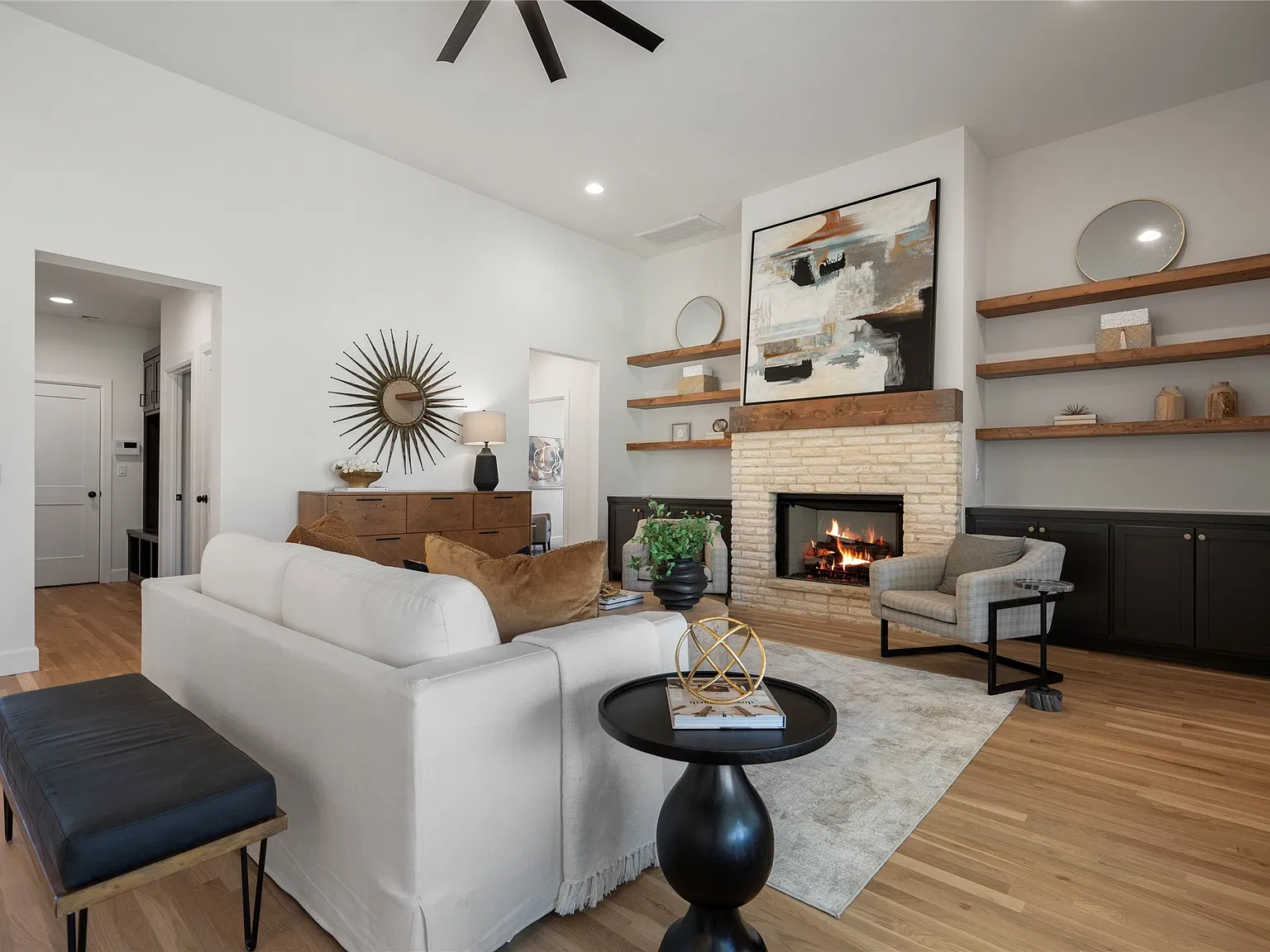 4 bed, 2.0 bath, 2366 sqft, $3,300 — Photo 4