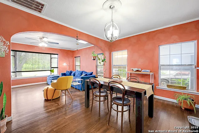 2231 W Woodlawn Ave — Photo 12