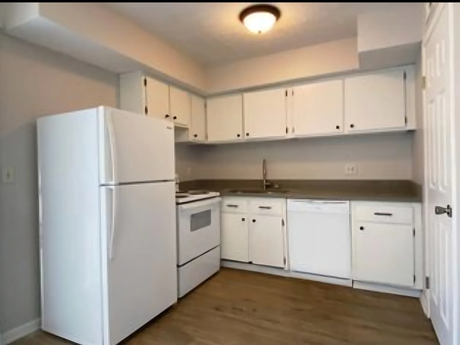 2 bed, 1.5 bath, 1000 sqft, $1,250 — Photo 2