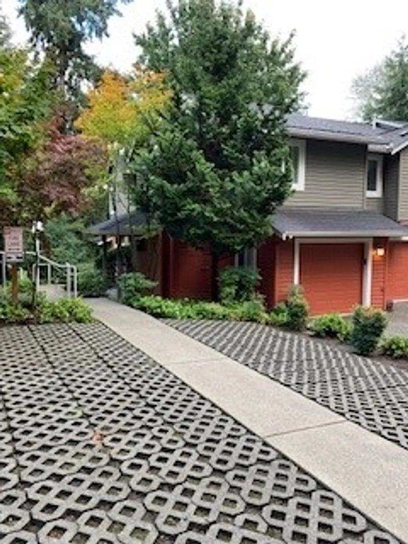 2 Bedroom 2 Bath w/Garage Bellevue Condo with Views $2725/mo. — Photo 1