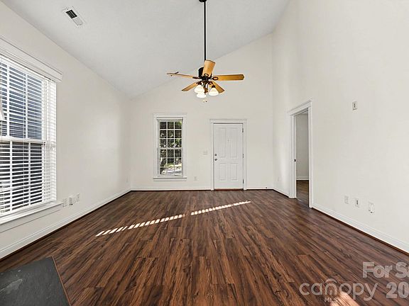 3rd image of 13640 Swinton Rd