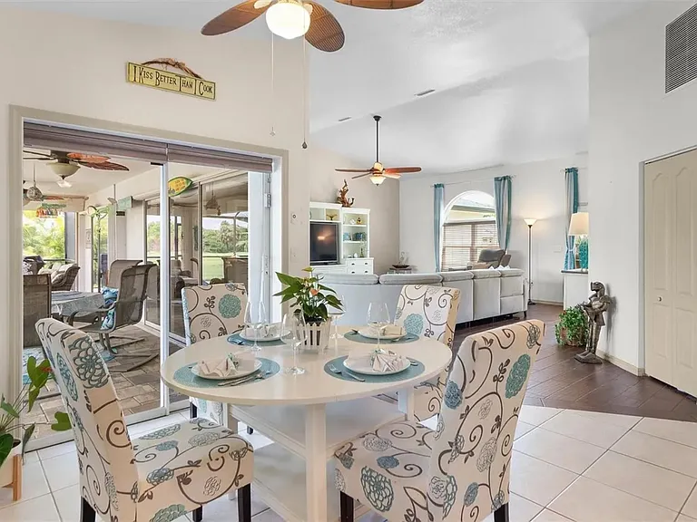 24 Clubhouse Ct — Photo 9