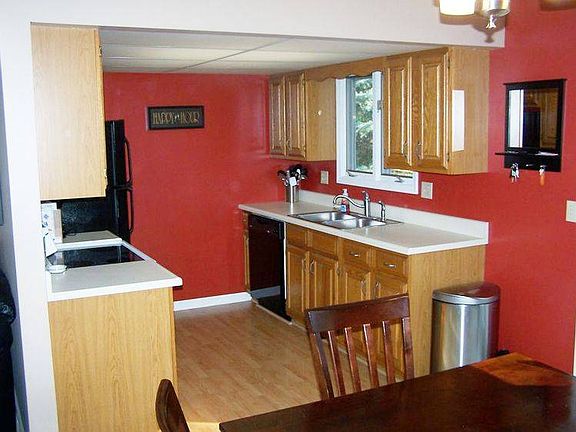 A very efficient kitchen with newer appliances.
