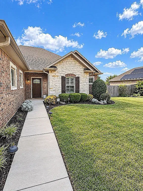3 bed, 2.5 bath, 1740 sqft, $3,000 — Photo 3