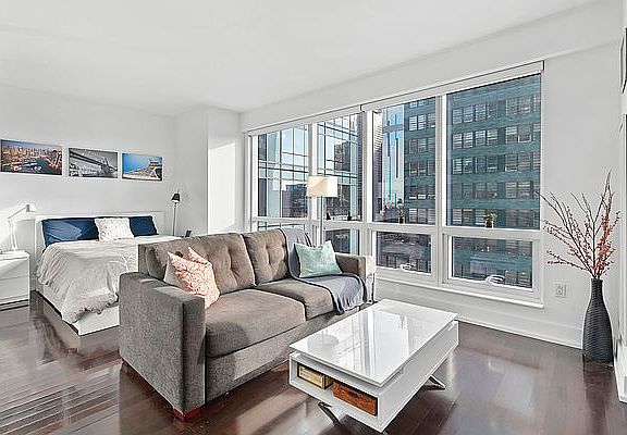 4th image of 350 W 42nd St APT 25J