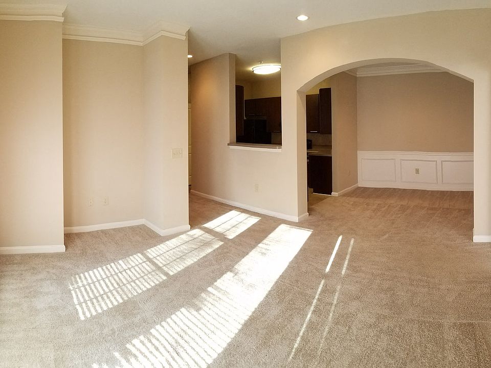 Arched Dinning Room Entry