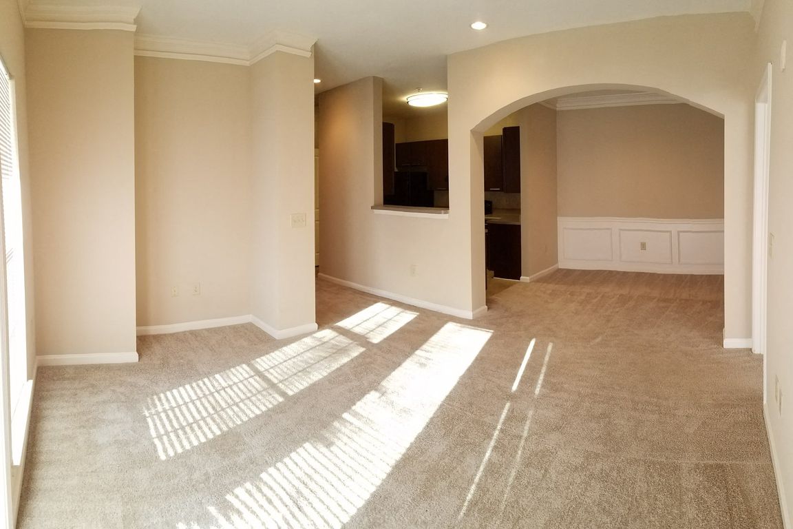 Arched Dinning Room Entry