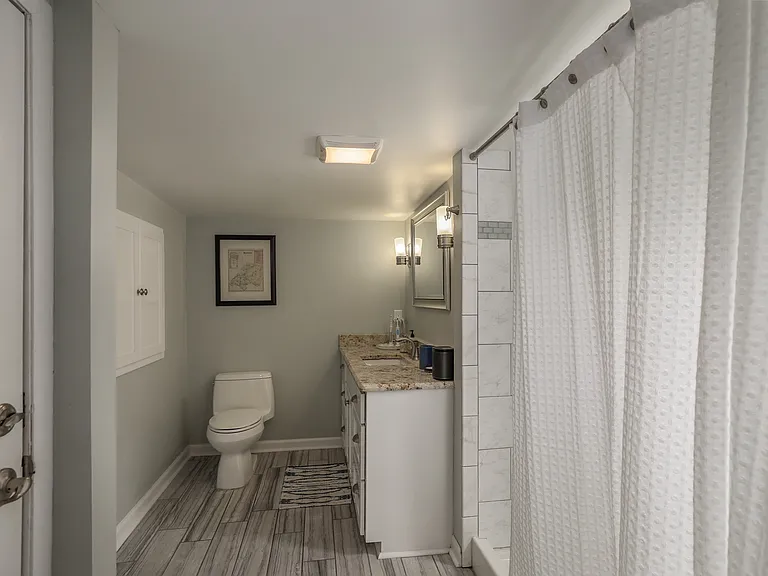 453 Davis St — Photo 15