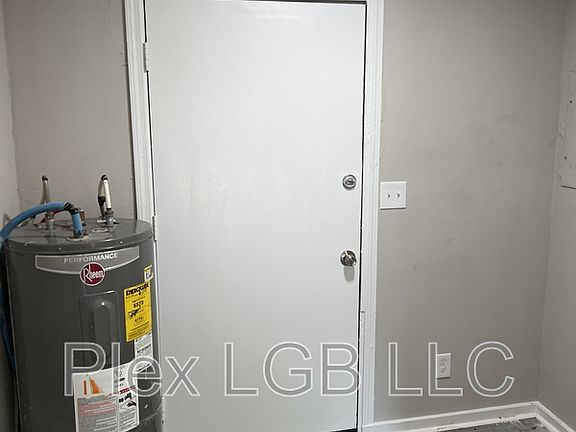 3rd image of 913 Georgia Ave