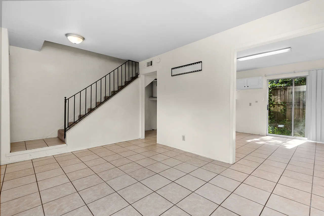 2 bed, 1.5 bath, 1000 sqft, $850 — Photo 2