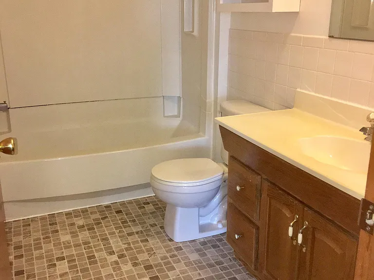 550 S Clayton Rd — Photo 6