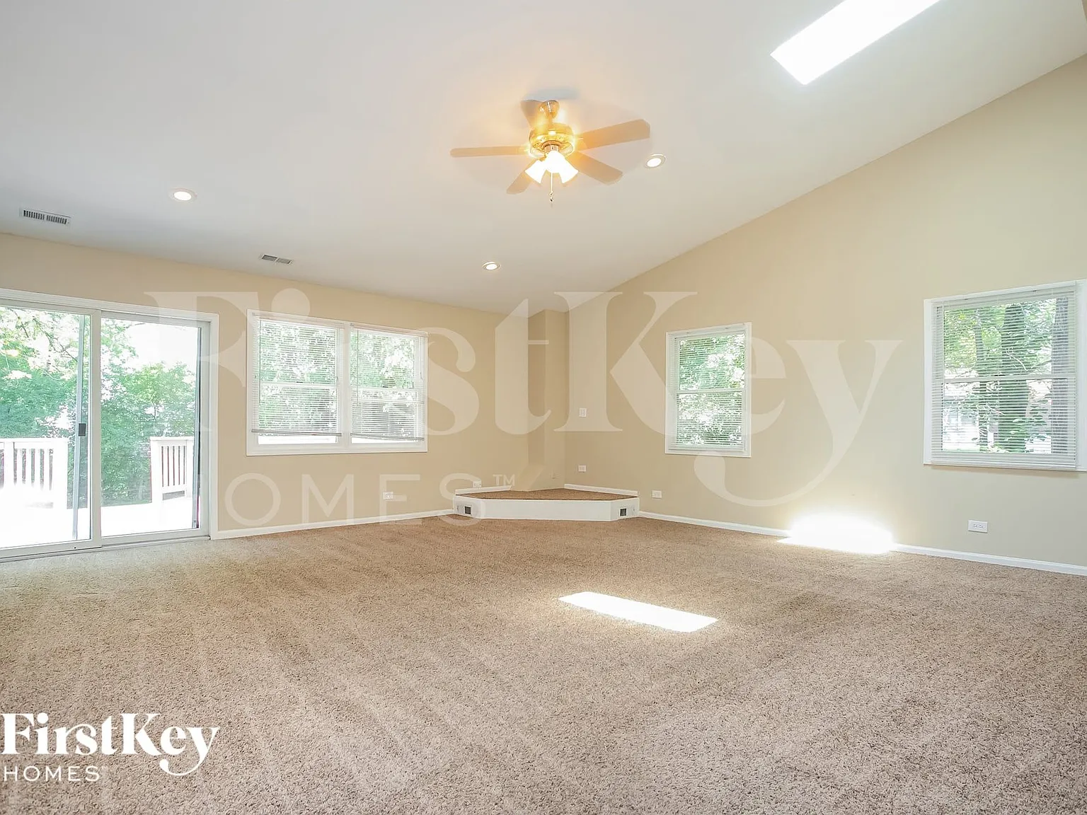 4 bed, 2.5 bath, 2682 sqft, $3,585 — Photo 2