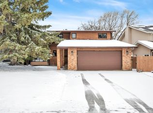 52 Woodstock Dr, Strathcona County, AB T8A 4C3